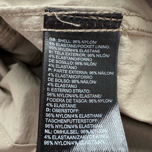 NWOT The North Face Khaki Cargo Shorts Size 8 Women - Picture 9 of 9